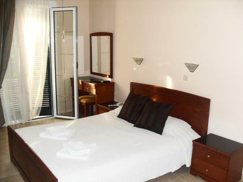 Hostal Hotel Pavlos & Studios