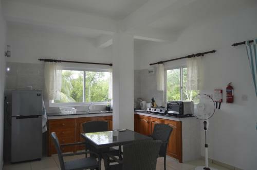 Hostal Chez Payet Airport Guesthouse