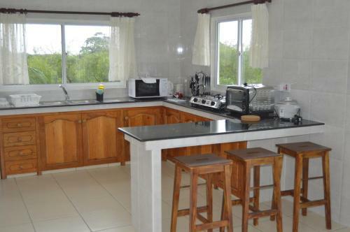 Hostal Chez Payet Airport Guesthouse