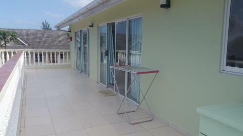 Hostal Chez Payet Airport Guesthouse