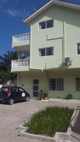 Hostal Chez Payet Airport Guesthouse