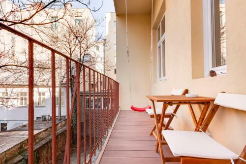 Central And Luxurious Beethovnova Apartment