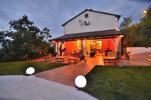 Villa Holiday Home Nona An?ka