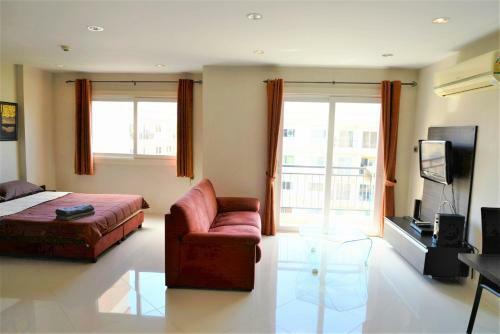 Park Lane Studio Apartment With Swimming Pool View Pattaya