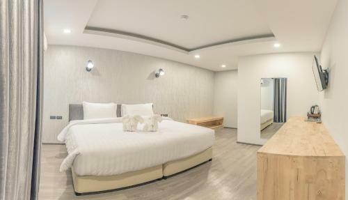 Peppery Hills Hotel