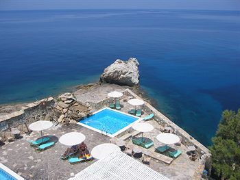Cavos Bay Hotel & Studios