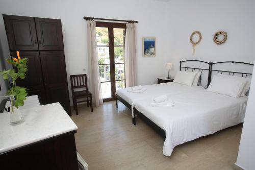 Hostal Lykomides