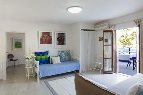 Hostal Lykomides