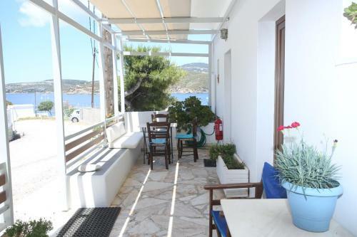 Hostal Lykomides