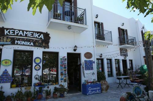 Hostal Lykomides