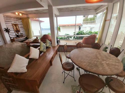 Sea Cave Villa