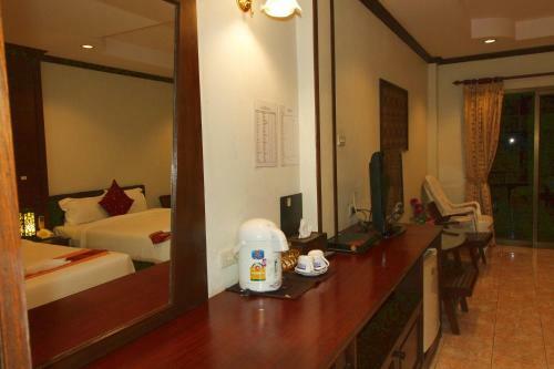 Baan Veerakit Hotel