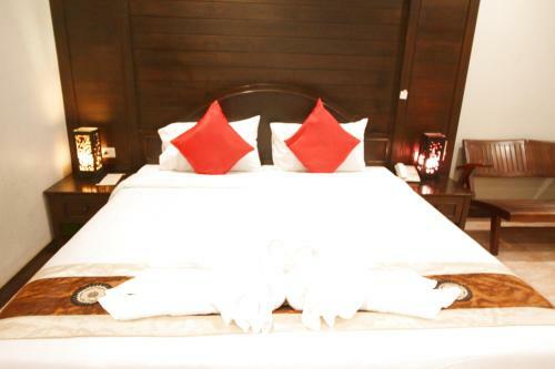 Baan Veerakit Hotel