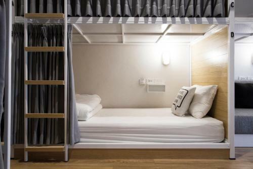 Bed One Block Hostel