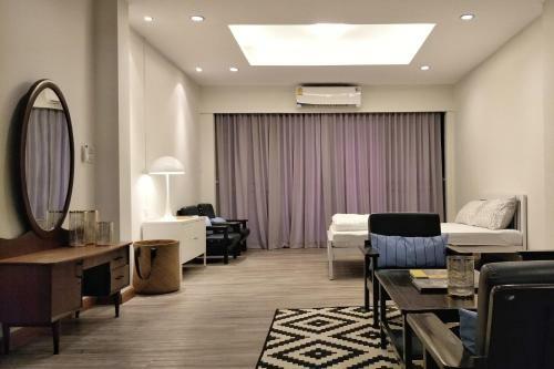 Fun Cafe & Hostel Bangkok