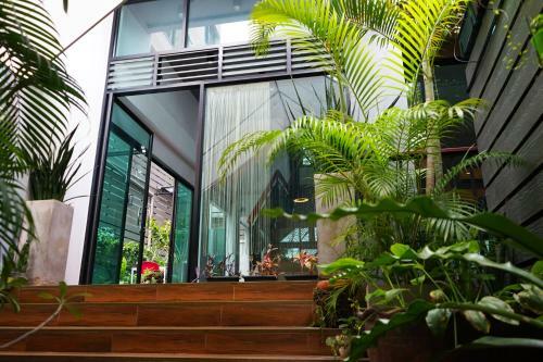 Hotel Red Door
