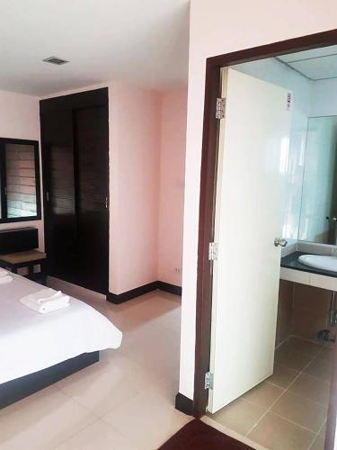 Hostal Mok Mek 72