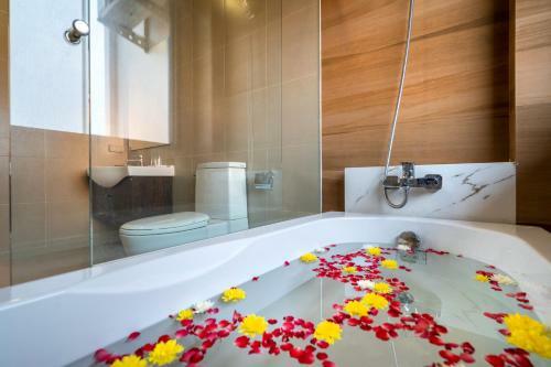 Hotel The Thames Pool Access Resort & Villa