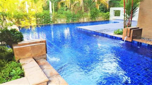 Lovely 2-bed Apartment In Pratumnak With Pool View