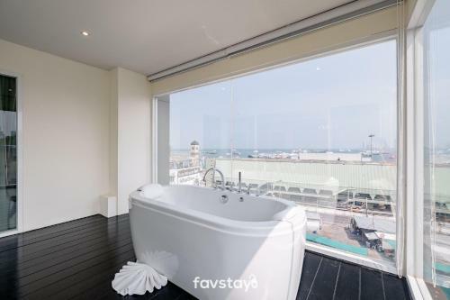 Balihai Bay Pattaya Hotel & Residence