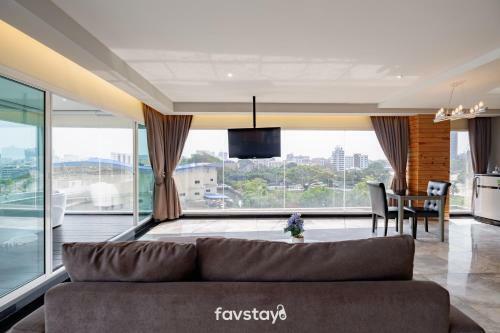 Balihai Bay Pattaya Hotel & Residence