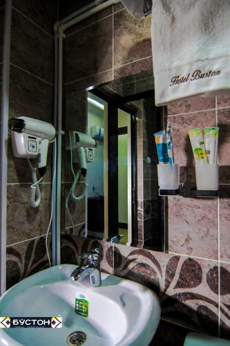 Hotel Buston