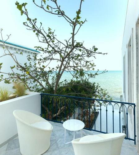 Hostal Maison Dedine