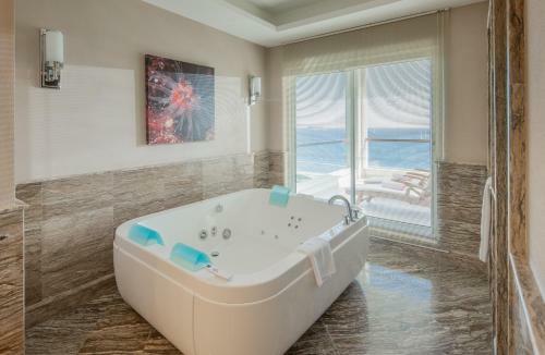 Hotel Xanadu Island