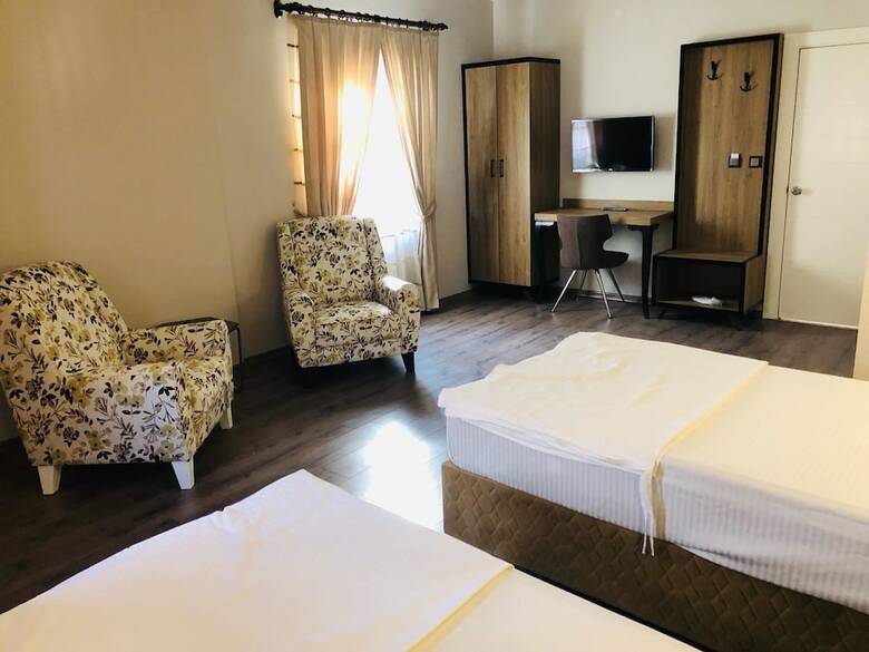S�vari Hotel