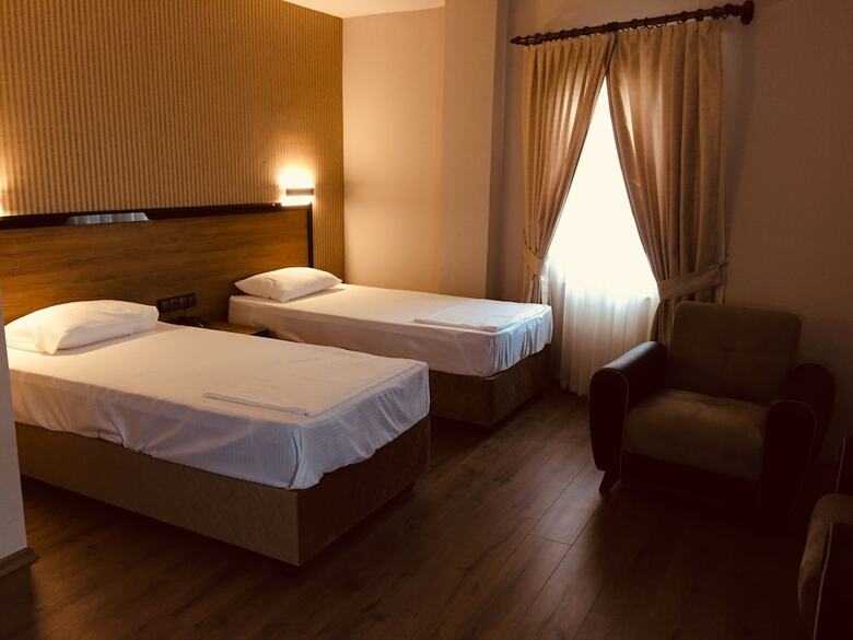 S�vari Hotel