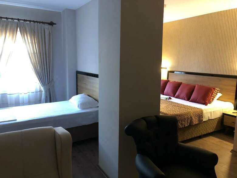 S�vari Hotel