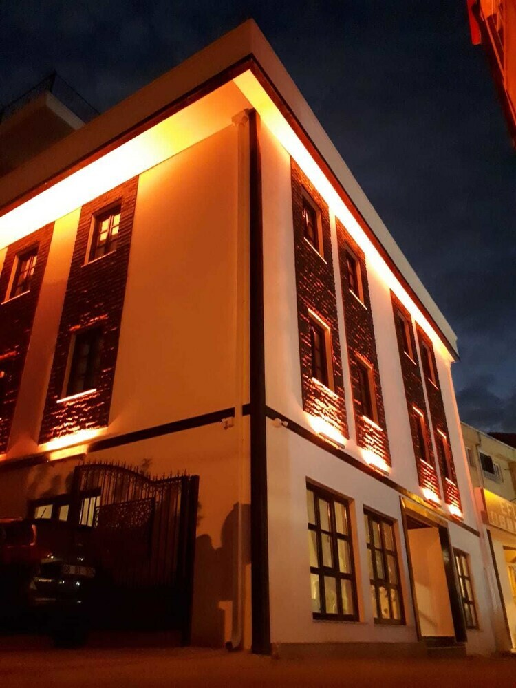 S�vari Hotel