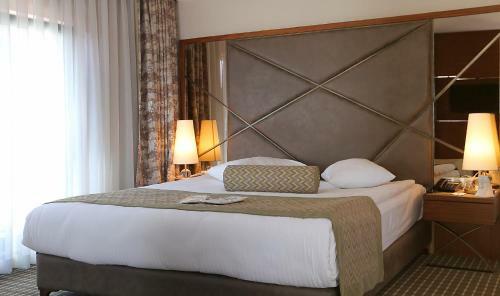 Q Hotel