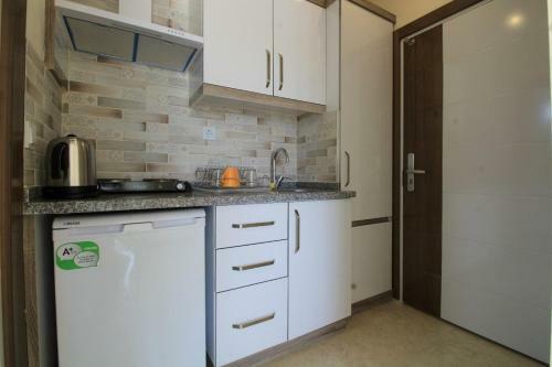 Laralya Apart