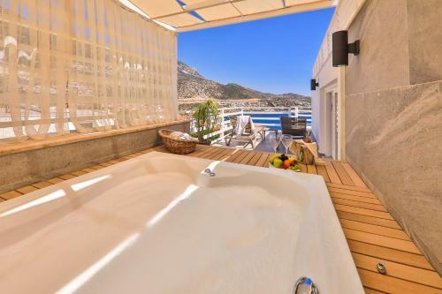 Kalkan Saray Suites Hotel