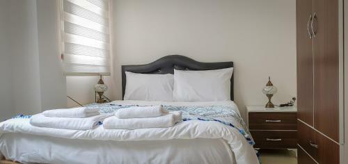 Eyna Hotel
