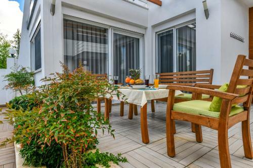 Villa Mozaik - 3 Bedroom Holiday Villa In �al??
