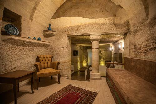 Hotel Ada Cave Suites