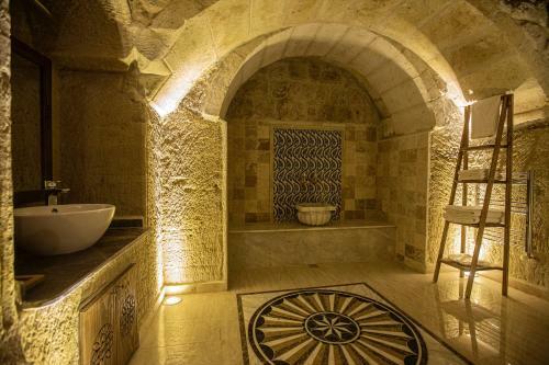 Hotel Ada Cave Suites