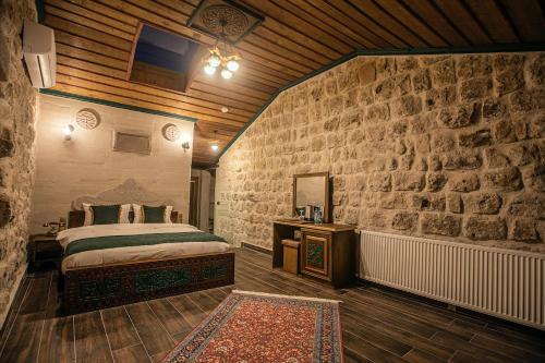 Hotel Ada Cave Suites