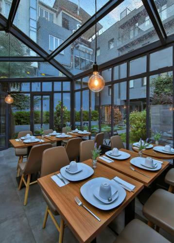 Alilass Hotel