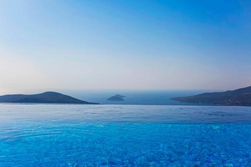 Kalkan Villa Sleeps 6 Pool Air Con Wifi