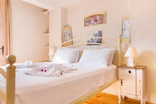Keciler Villa Sleeps 6 With Pool Air Con And Wifi