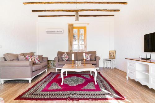 Keciler Villa Sleeps 6 With Pool Air Con And Wifi