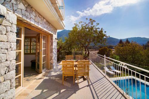 Keciler Villa Sleeps 6 With Pool Air Con And Wifi