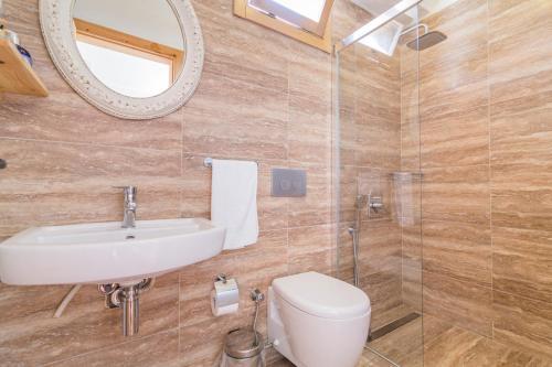 Keciler Villa Sleeps 6 With Pool Air Con And Wifi