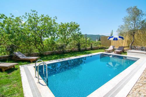 Keciler Villa Sleeps 6 With Pool Air Con And Wifi