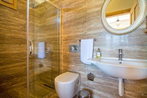 Keciler Villa Sleeps 6 With Pool Air Con And Wifi