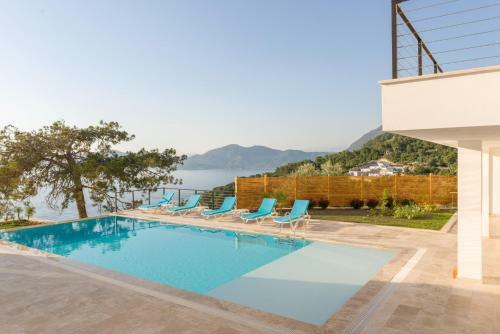 Villa White House
