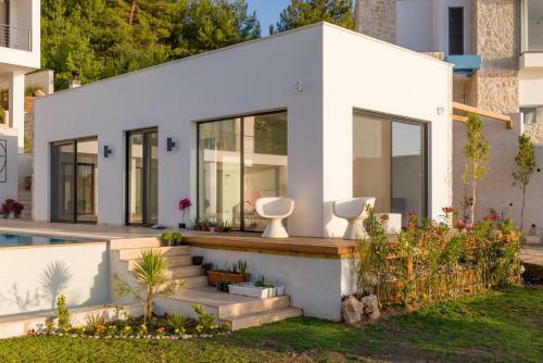 Villa White House